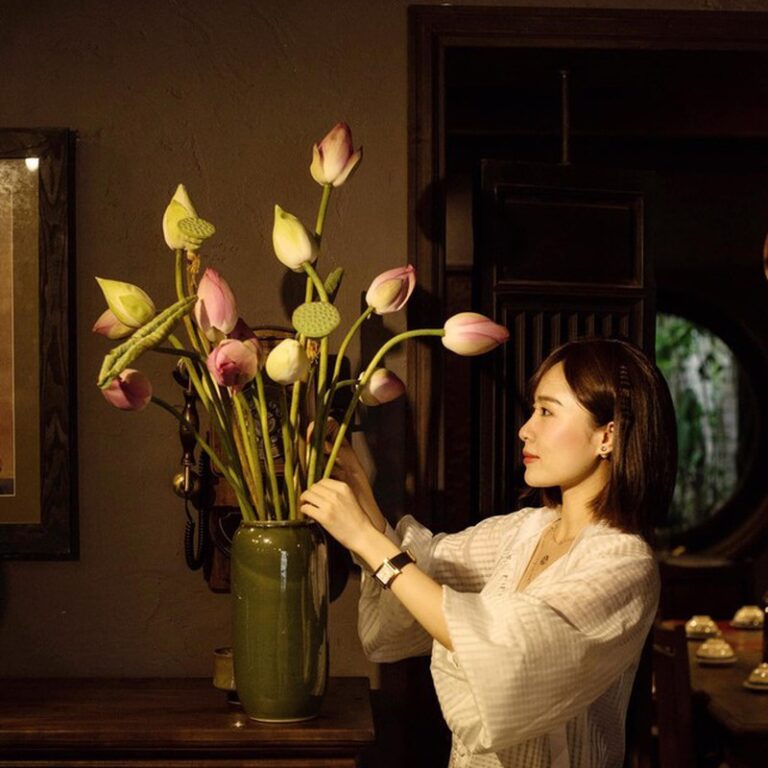 cau-chuyen-ve-nu-than-giang-duong-cua-truong-dh-kinh-te-quoc-dan-hinh-9