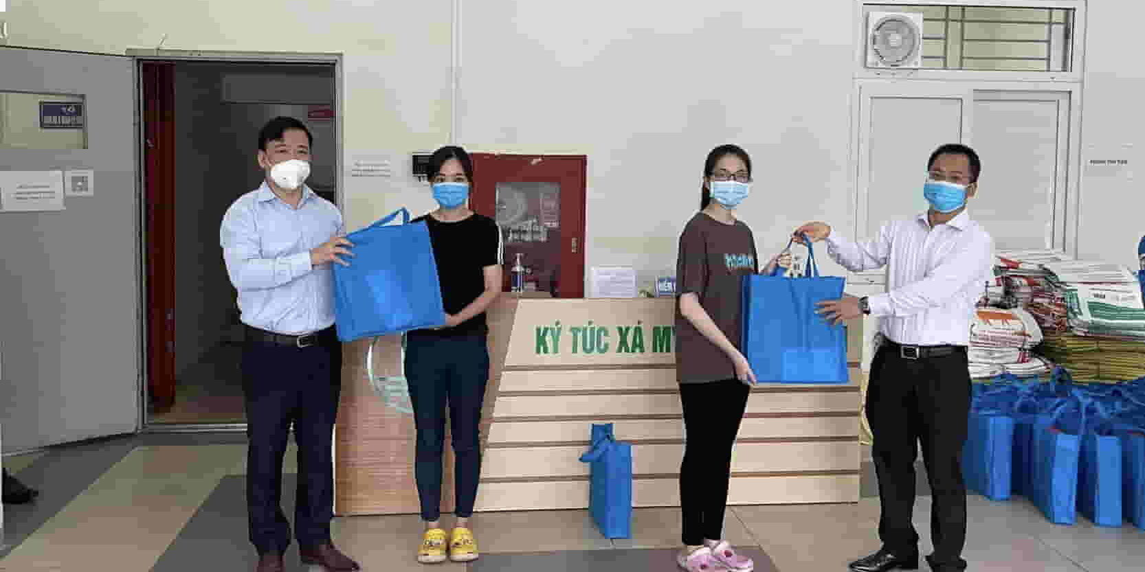 ef885b00-e215-445b-b6a9-08e1e827f79b (1)