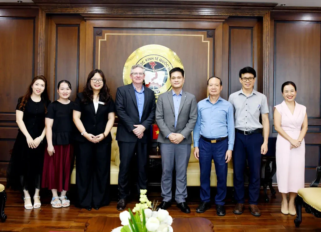 Mở rộng cơ hội hợp tác giữa Đại học Kinh tế Quốc dân và Đại học Công nghệ Queensland